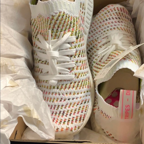 NWT adidas nmd colorway sz 8 8.5 fits 8.5 / 9 - Picture 3 of 8